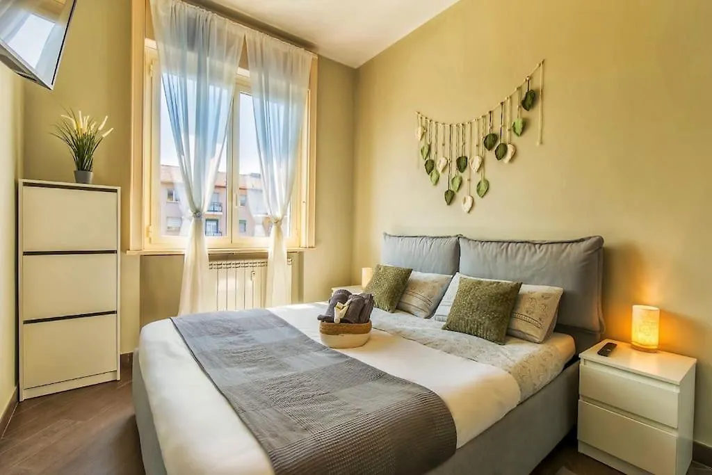 Exclusive & Strategic 2-Bedroom Apartment, 50M From M4 Mediolan Włochy