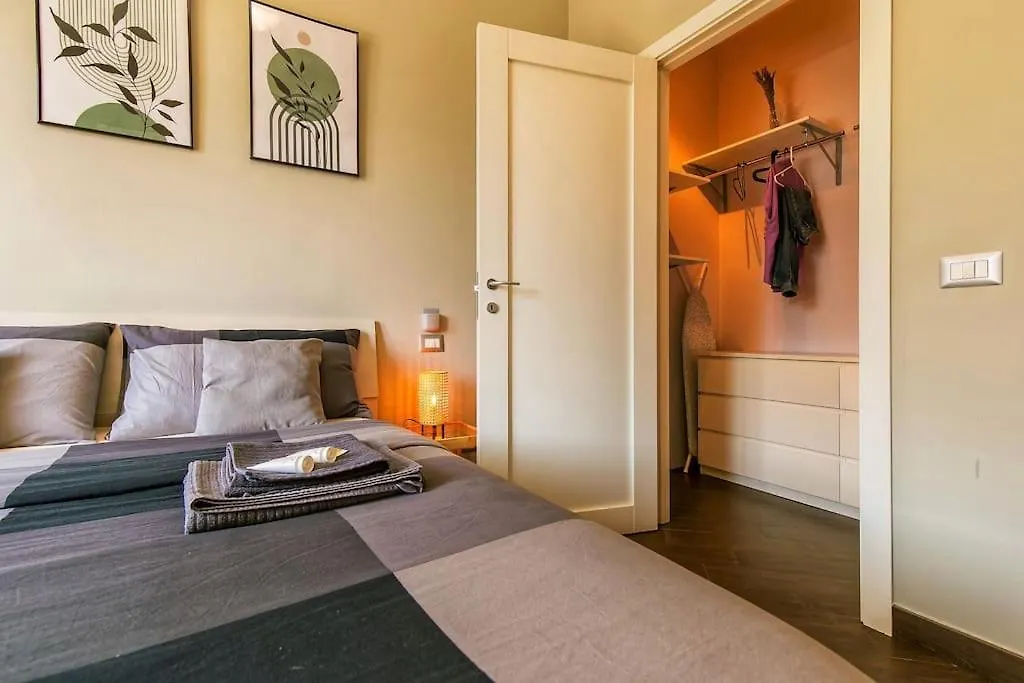 Apartament Exclusive & Strategic 2-Bedroom Apartment, 50M From M4 Mediolan