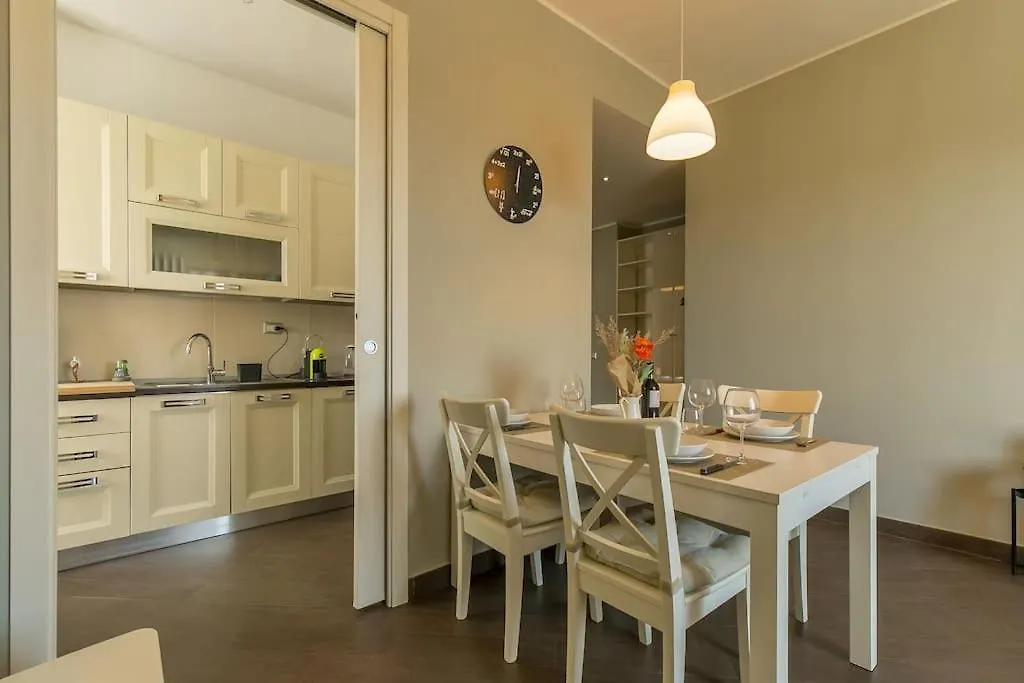 Exclusive & Strategic 2-Bedroom Apartment, 50M From M4 Mediolan 0*,