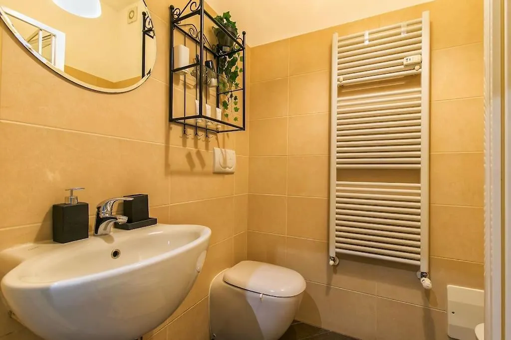 Exclusive & Strategic 2-Bedroom Apartment, 50M From M4 Mediolan