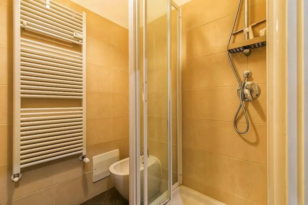 Apartament Exclusive & Strategic 2-Bedroom Apartment, 50M From M4 Mediolan