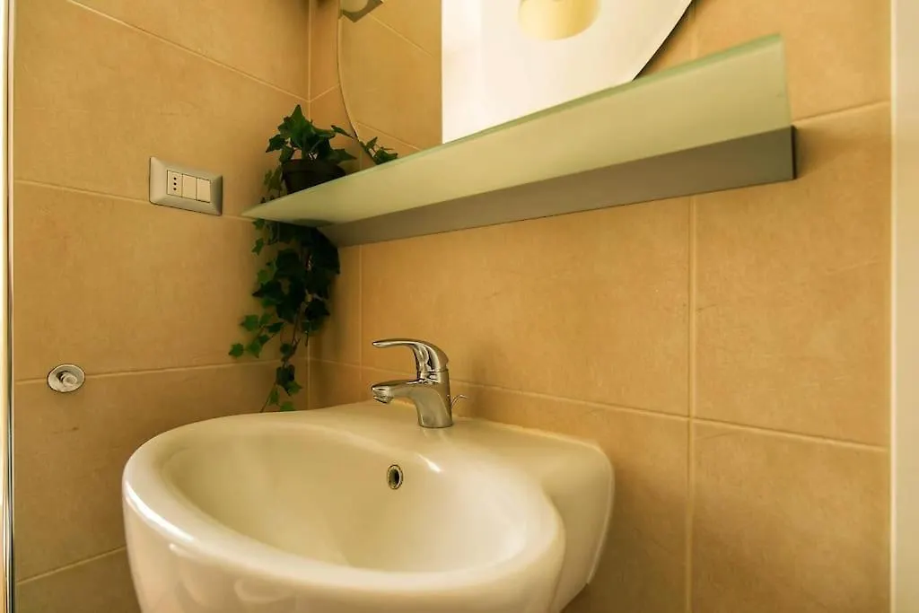 Exclusive & Strategic 2-Bedroom Apartment, 50M From M4 Mediolan Włochy