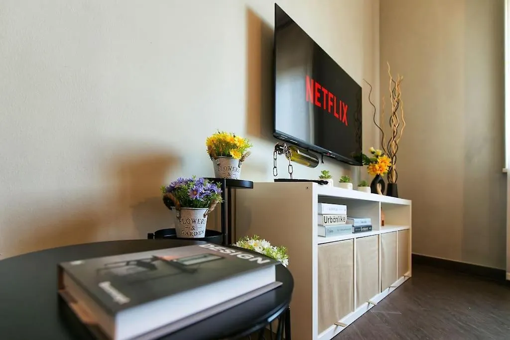 Exclusive & Strategic 2-Bedroom Apartment, 50M From M4 Mediolan