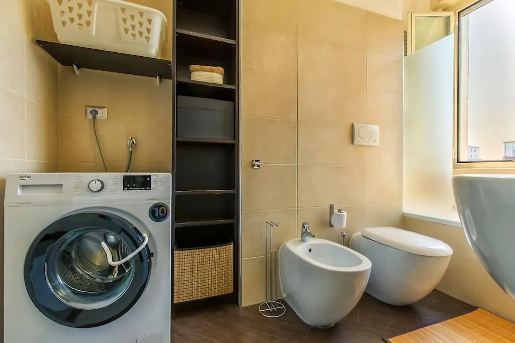 Exclusive & Strategic 2-Bedroom Apartment, 50M From M4 Mediolan Włochy