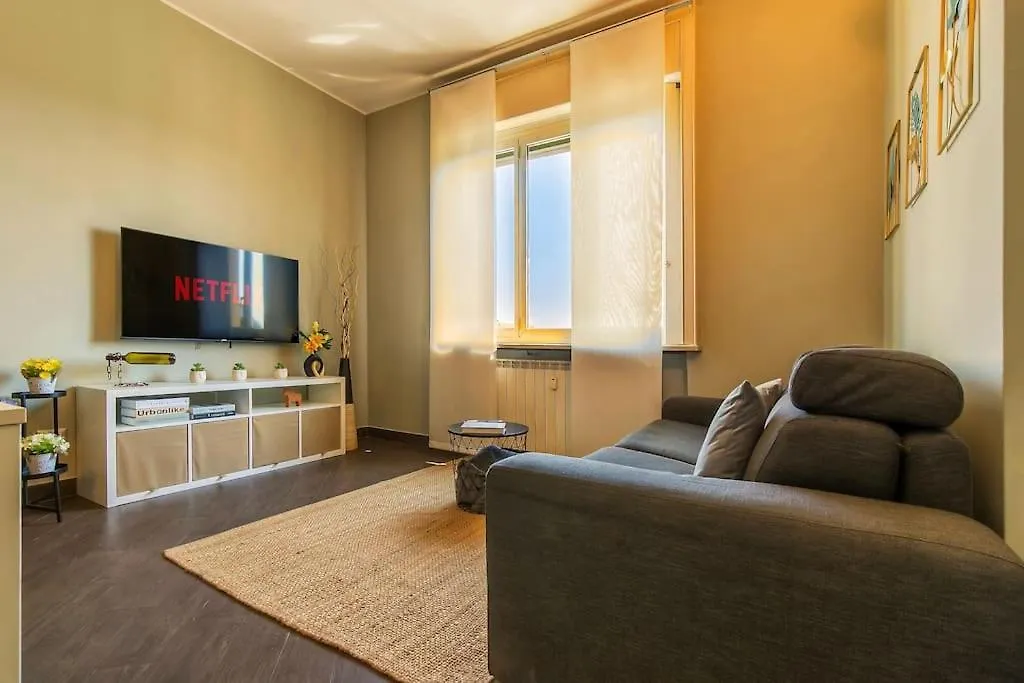 Apartament Exclusive & Strategic 2-Bedroom Apartment, 50M From M4 Mediolan