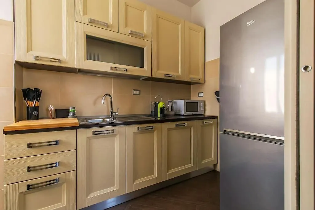 Exclusive & Strategic 2-Bedroom Apartment, 50M From M4 Mediolan