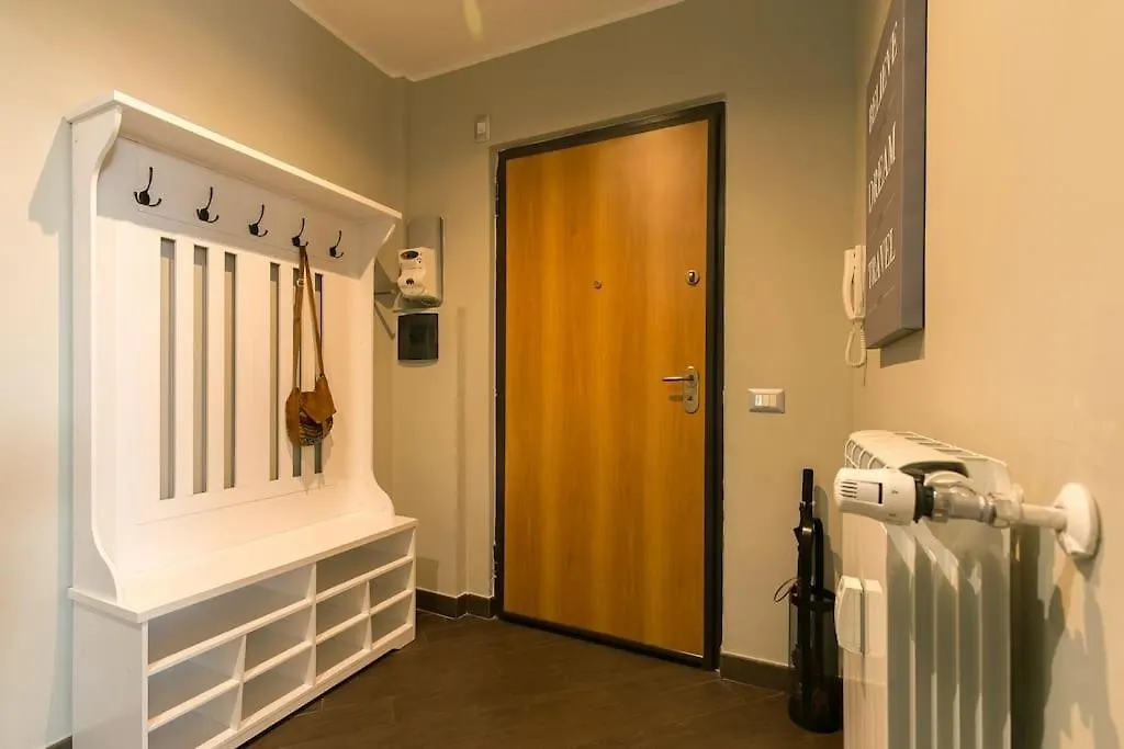 Apartament Exclusive & Strategic 2-Bedroom Apartment, 50M From M4 Mediolan Włochy